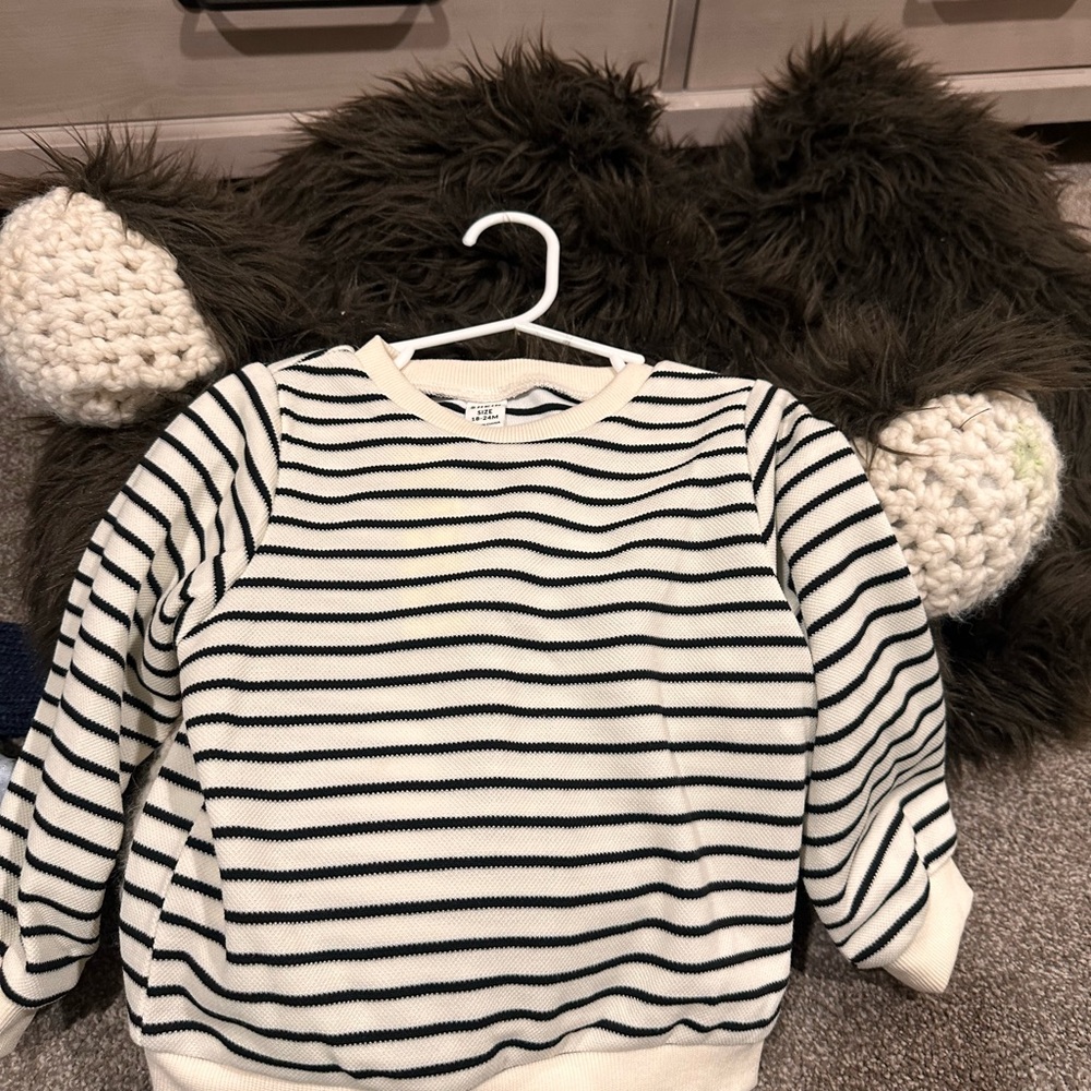 SHEIN Black and White Striped Kids Sweater